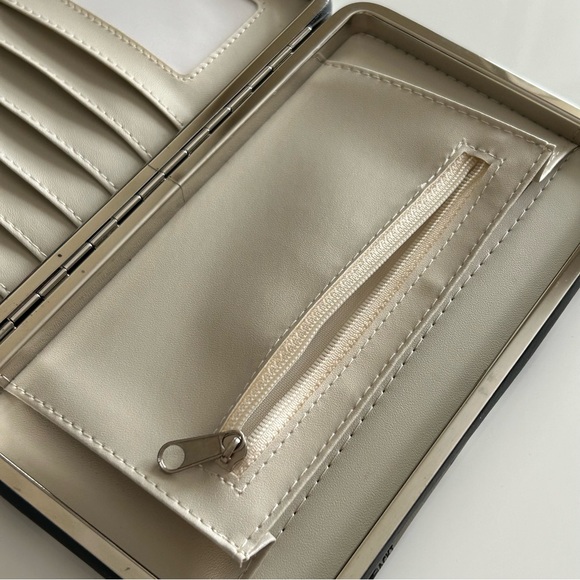 B&W Iconic Vogue Covers clutch - Picture 12 of 12